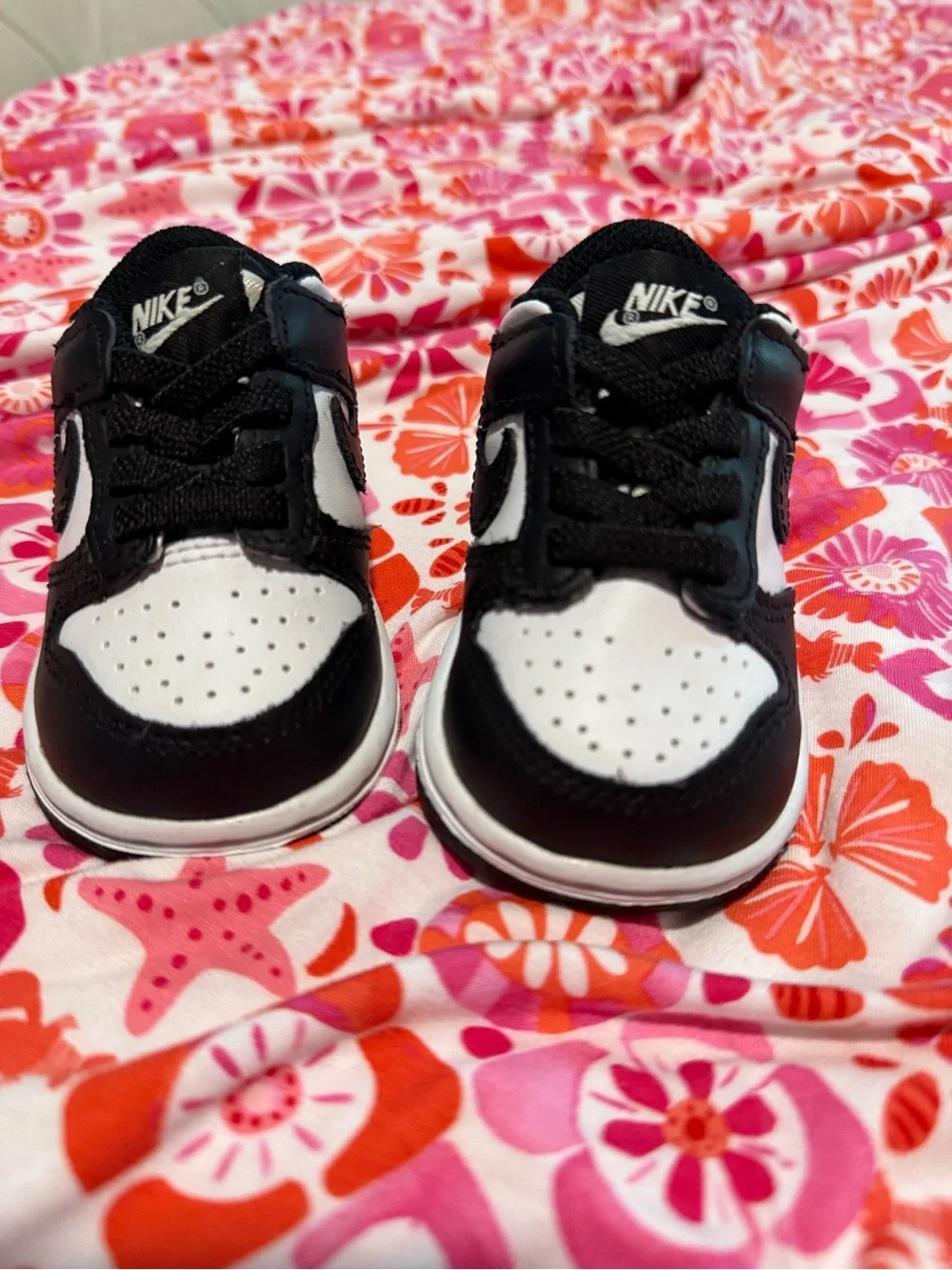 Infant Nike Black and White Low-Top Sneakers